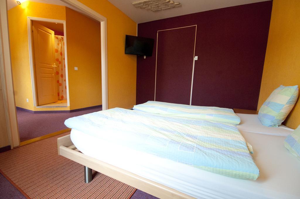 Hotel Bellavista "Bellevue" Saignelegier Luaran gambar